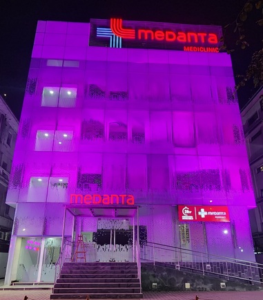Medanta Mediclinic Defence Colony Marks World Cancer Day with Purple Illumination and Awareness Activities